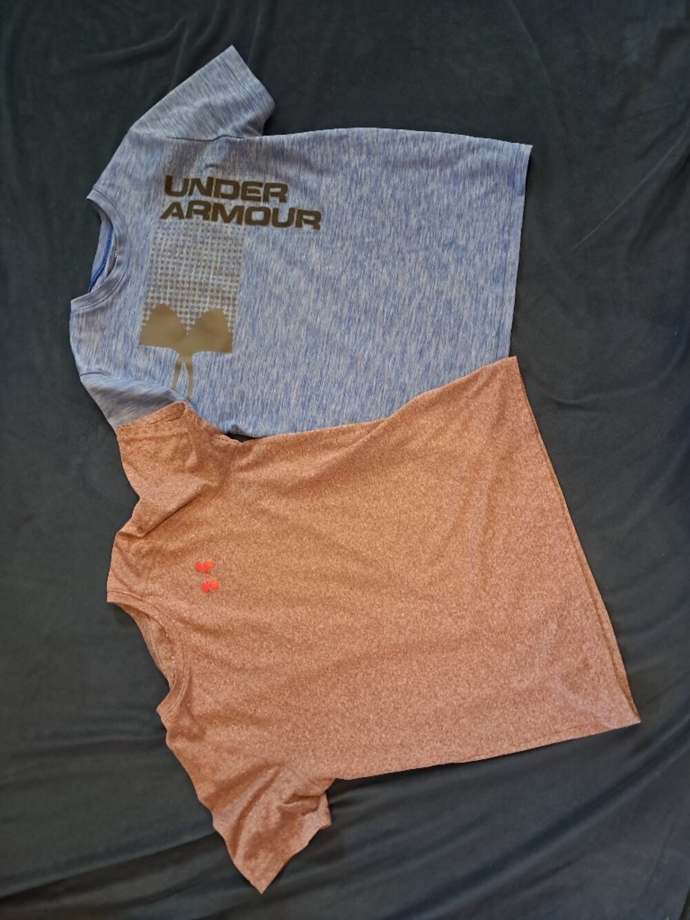 2 boys Under Armour Performance Material Shirts Short sleeve